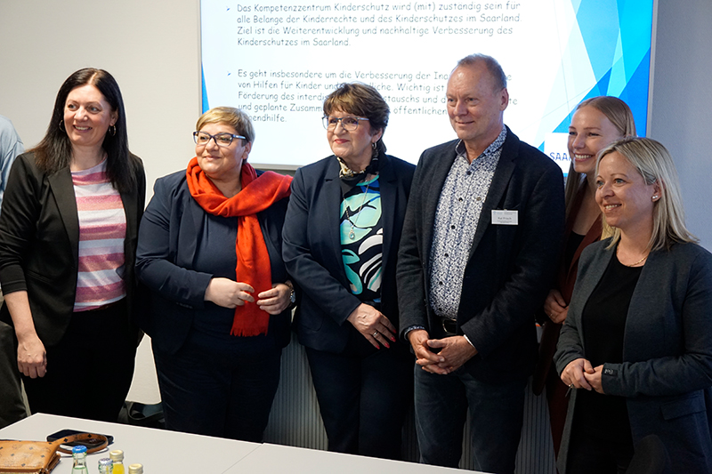 v.l n.r. Jessica Heide (Staatsekretärin MBK), Katharina Trauden (Sozialpädagogin Kompetenzzentrum Kinderschutz), Bettina Alte